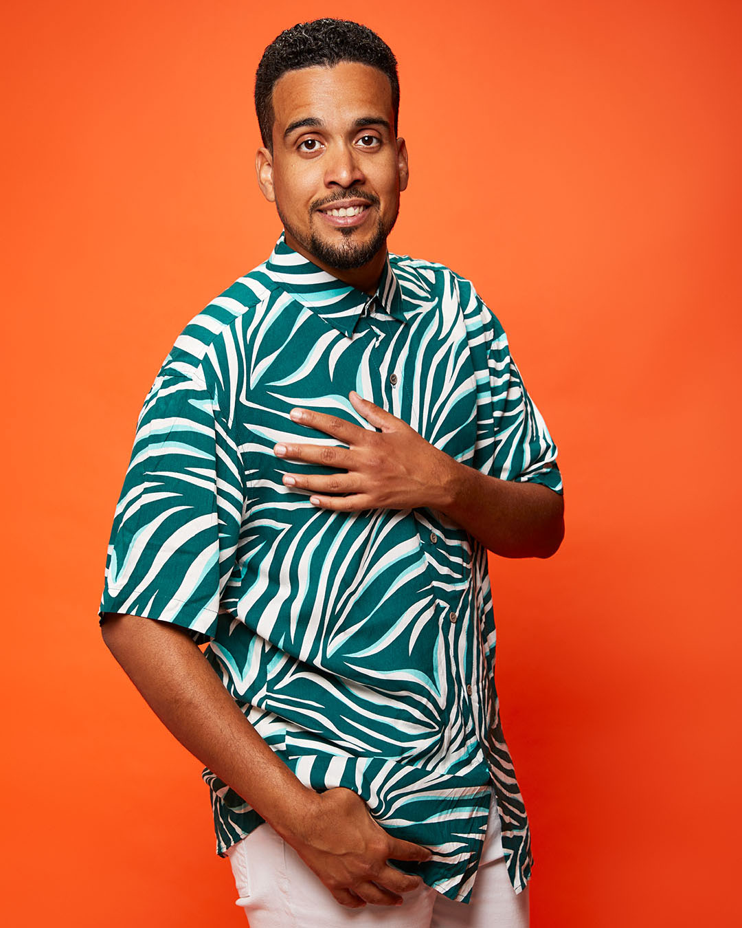 Alex Díaz fondo naranja 5